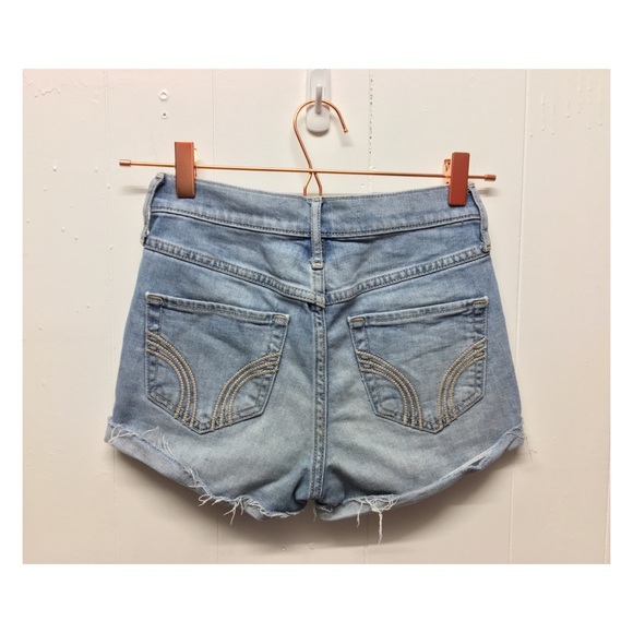 Hollister | High Rise Short-Short Light Wash EUC - Picture 2 of 8